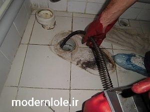 لوله بازکنی مرز داران با رعایت کلیه اصول بهداشتی در حین انجام کار.